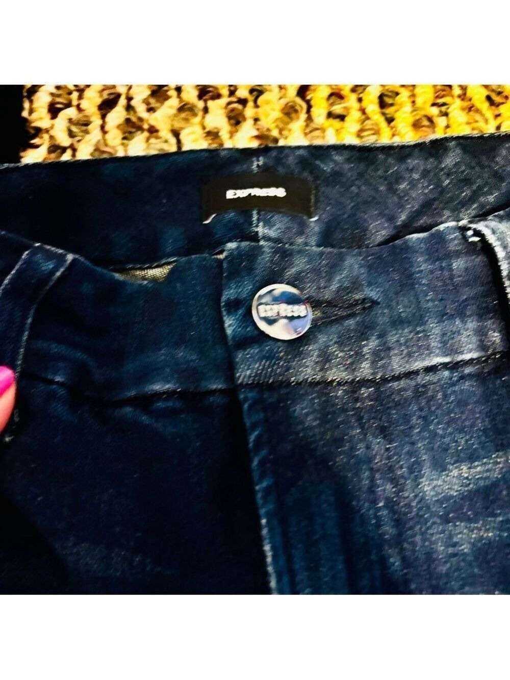 EXPRESS Mid Rise Dark Wash
Blue 70’s Flare Jeans Flex Medium Short 6/8/10 NWT - Picture 9 of 15